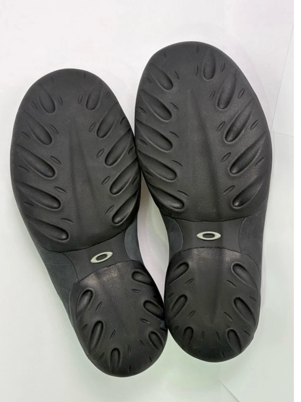 OAKLEY Men's Flip Flops Black Size 11 Sandals Sport Slides 96548 - Picture 2 of 5